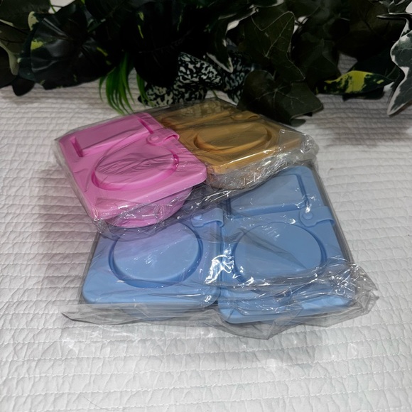 Colorful Silicone Snack Containers - Picture 4 of 4